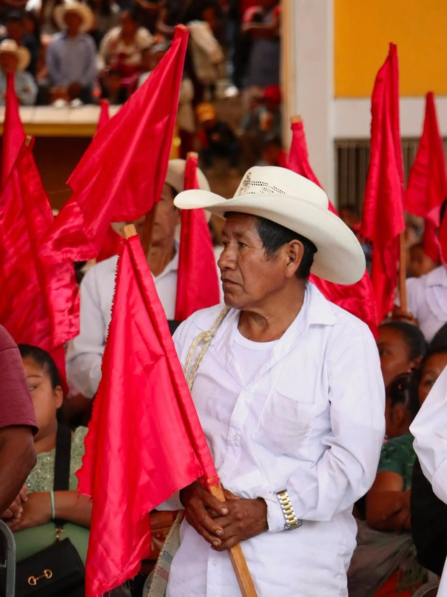 La lucha de 42 años de los antorchistas de Huitzilan de Serdán, son la prueba viva de que  un pueblo educado y en pie de lucha puede vivir con paz, progreso y desarrollo.
#ElPuebloUnidoProgresa
#AntorchaEsaelFaroQueIlumina
Viva el antorchismo huitzilteco!