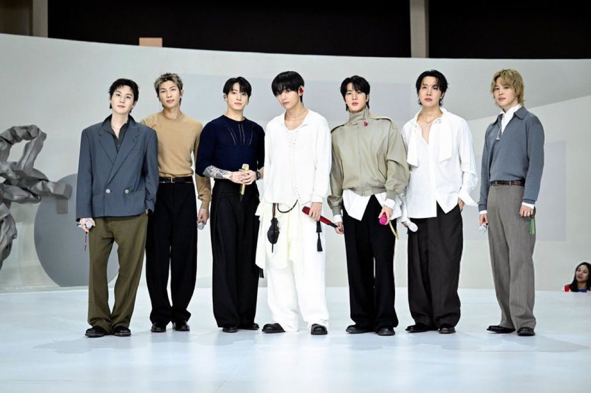 BTS Updates, News & Charts ⁷ tweet media
