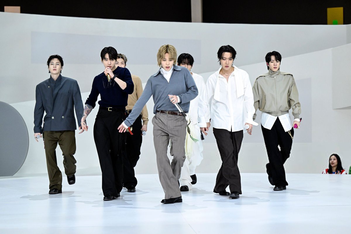 BTS Updates, News & Charts ⁷ tweet media