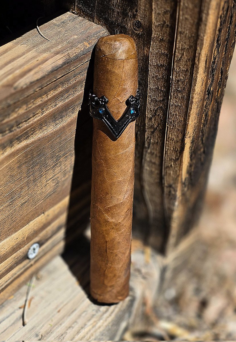 Just sayin... 
You know you want to try em... Name another brand with a band like this, that isn't meant to be thrown into an ashtray... That performs every single time with an excellent draw... No "it's handmade" excuses for a poor experience.