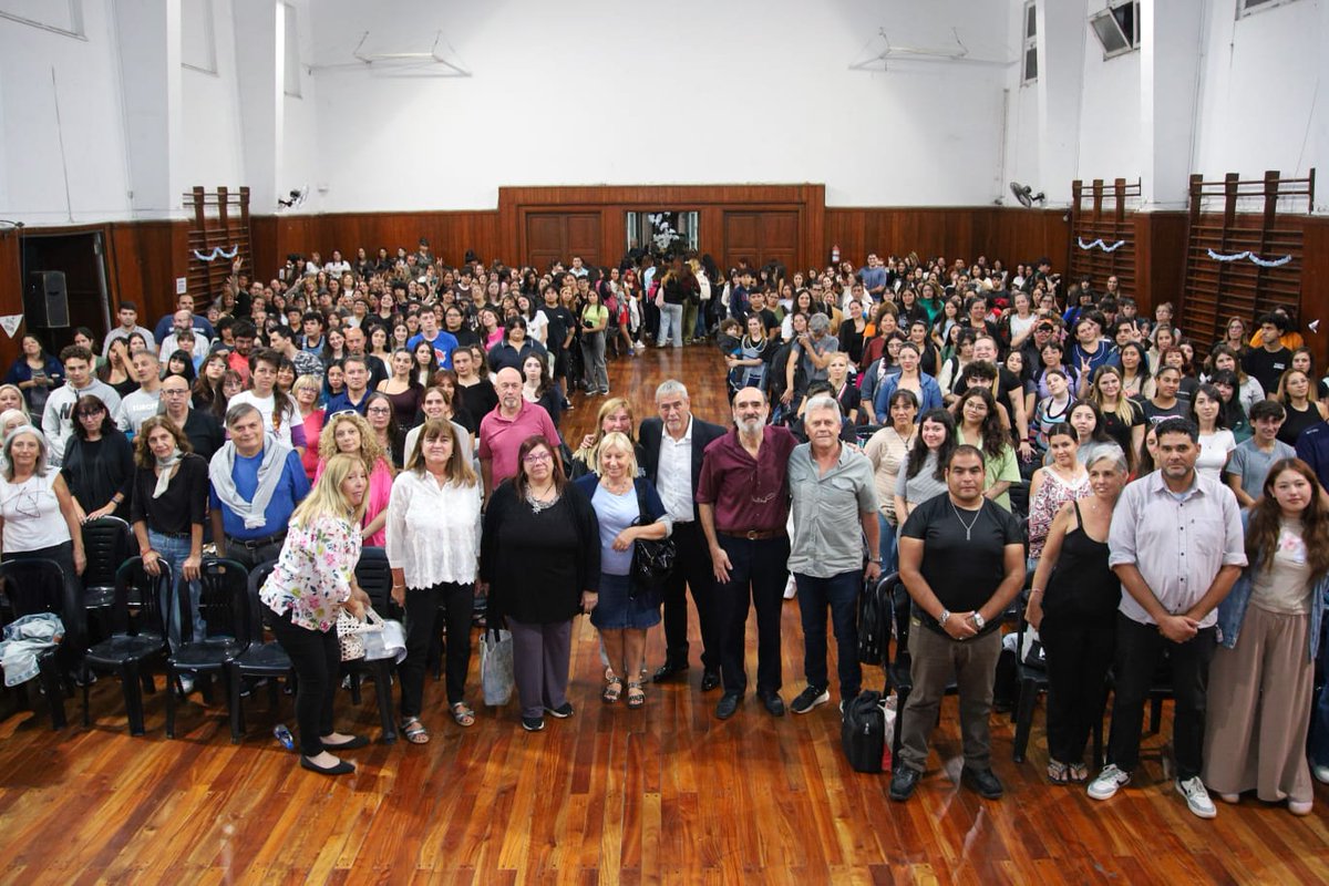 Conmemoramos el Día de la Memoria por la Verdad y la Justicia en el Enspa

Visitamos el ISFD n° 100 para compartir este acto con toda la comunidad educativa. Nos recibió su director Gabriel Roizman.

Estas jornadas de compromiso y memoria son muy necesarias en estos tiempos