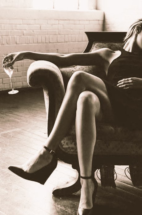 No quiero que me regalen flores, 
Ni chocolates
Prefiero un amor sincero, sin promesas
Sólo diamantes♦️nunca pasarán de moda 🤣 soy sencilla y sensible, comprensión y sin tanta hipocresía, falsedad y mentiras
Perdón soy real ♥️
Abrazos y bendiciones 🙏 gracias por compartir 😊.