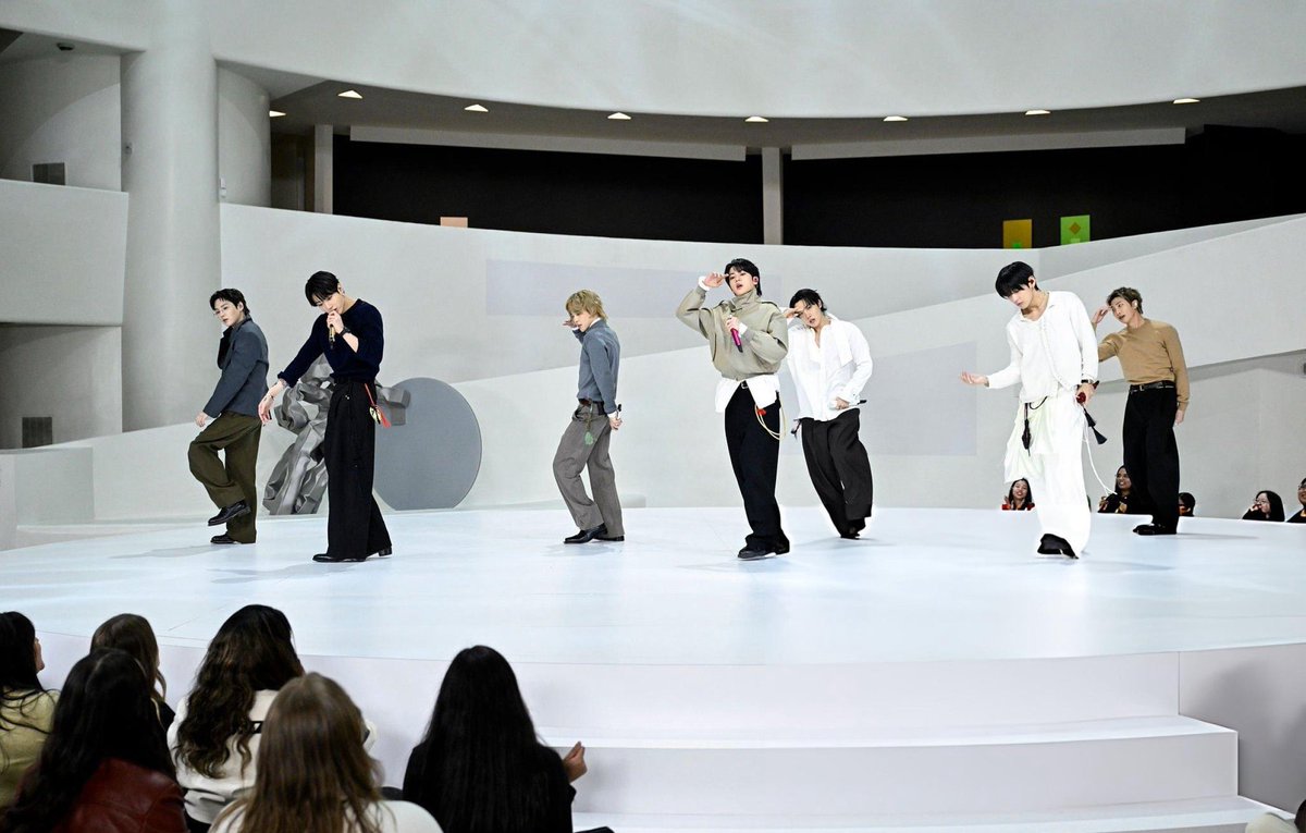 BTS Updates, News & Charts ⁷ tweet media