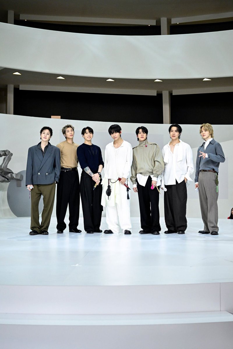 BTS Updates, News & Charts ⁷ tweet media