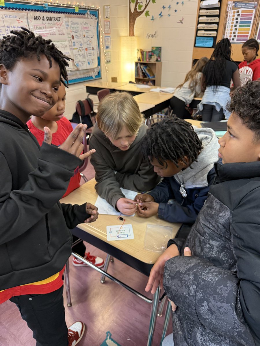 Robin_Heckman5's tweet image. 5th grade circuit detectives!  No light? Check wires, battery, and breaks!
Test, fix, repeat = success 💡@RCE_HCS #UnlockPotential #WeareRacers