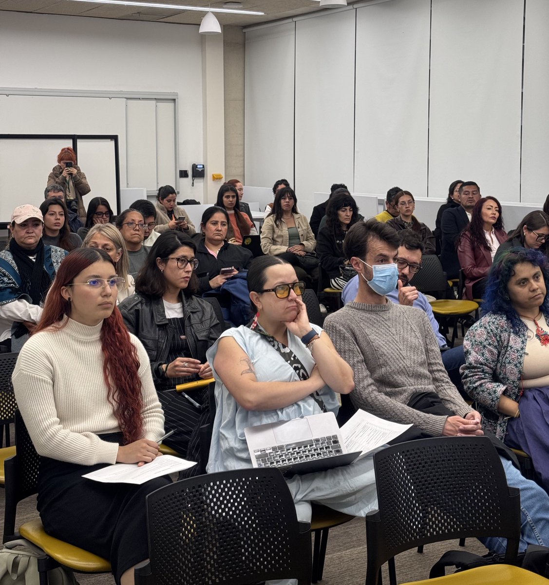 UniandesCIAM's tweet photo. En el panel Experiencias en el transporte, representantes de @Rolitacable, @UNALOficial, una motociclista e instructora, una conductora de tractocamión y una ciclista de La Rueda Mensajería compartieron sus vivencias en las vías y cómo ser mujer cambia la forma de habitarlas. https://t.co/sVyPPZZ3qU