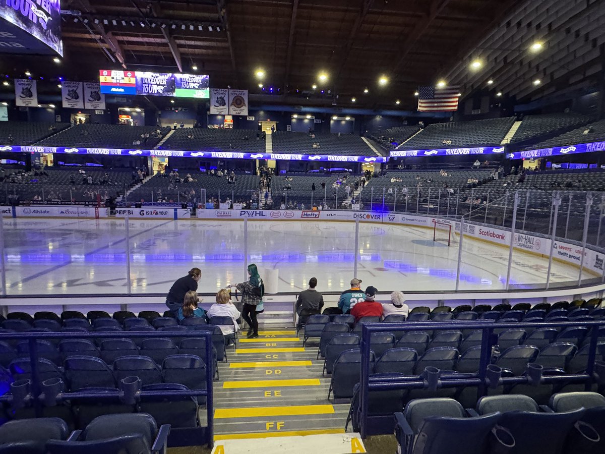 Bubberd's tweet photo. When the plans make it out of the group chat. My first @thepwhlofficial with my girls. https://t.co/Lu5uueOryU