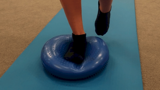 FitnessHacks101's tweet image. 3 Excellent Ankle-Strengthening Exercises For Runners ow.ly/74jt50YuFtK

#Runners #RunningTips #AnkleStrength #FitnessHacks #StrengthTraining #InjuryPrevention #HealthyFeet #RunStrong #FitnessMotivation #Wellness