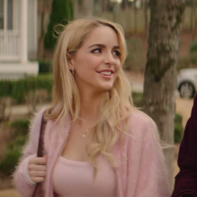 Hannah Thurnman tweet media