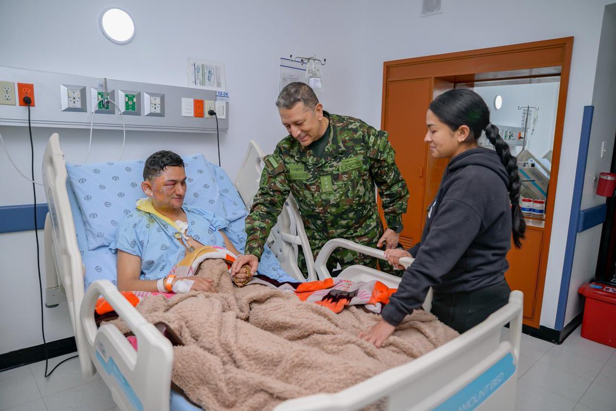 Steph Bates Prensa tweet media