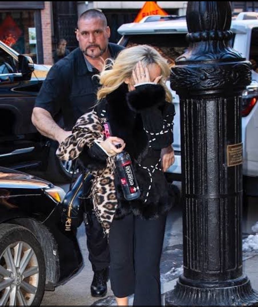 bruxa futurista ⚢ tweet media