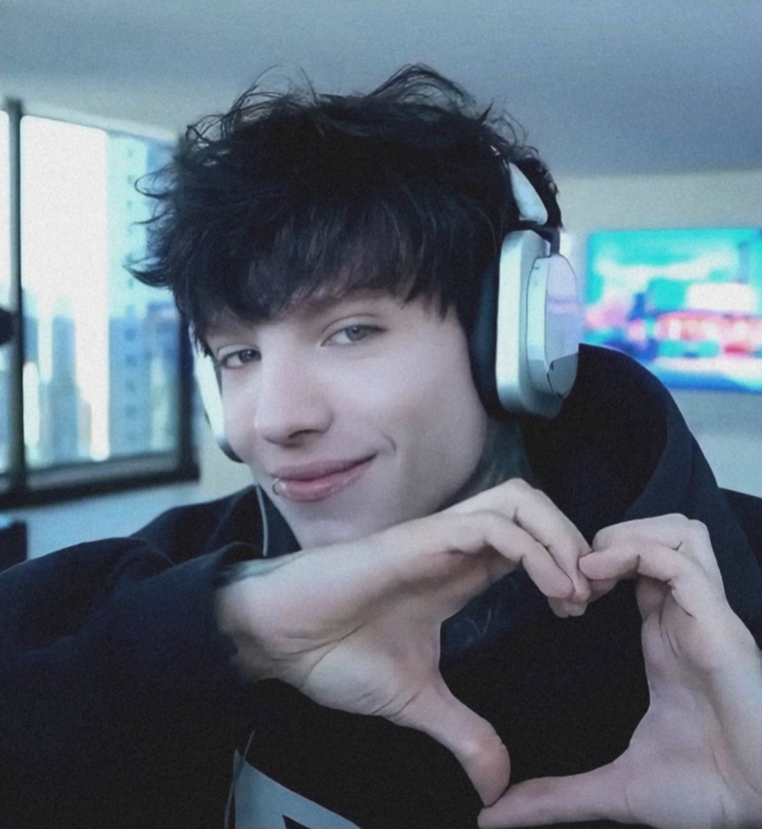 n e l i *ೃ tweet media