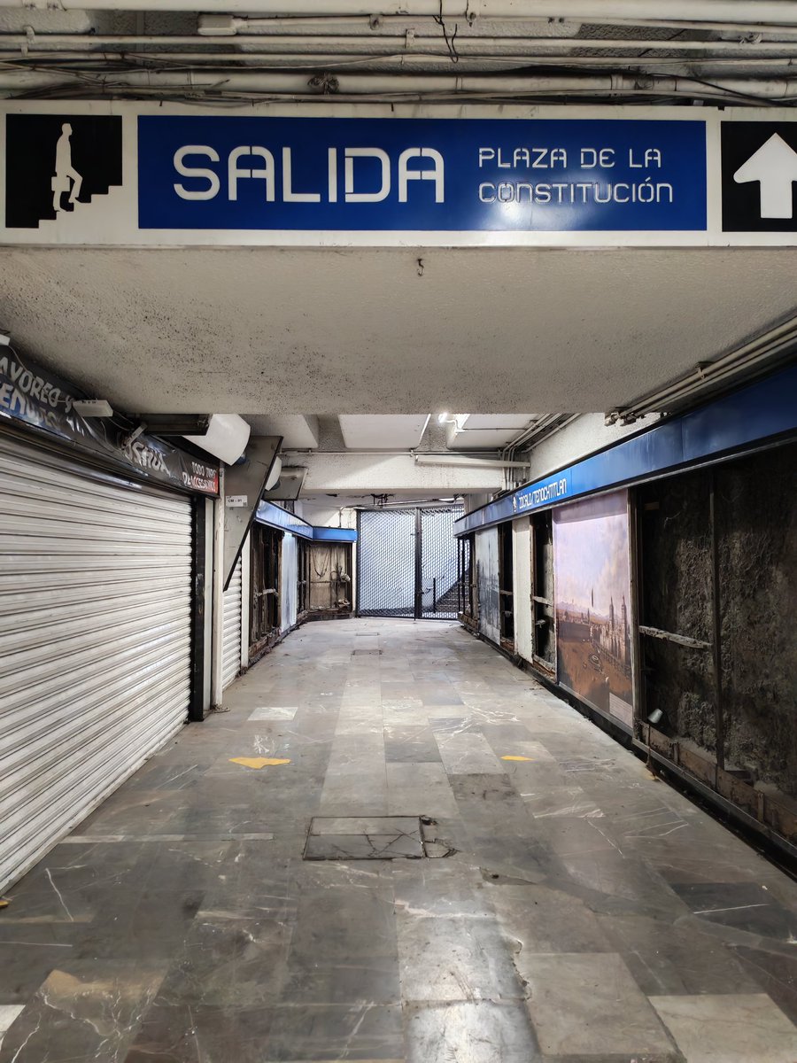 ufomatto's tweet photo. @AdrianRubalcava @MetroCDMX  ¿Por qué han convertido los accesos en bodegas en la estación zócalo? https://t.co/CdbCtYY9qQ