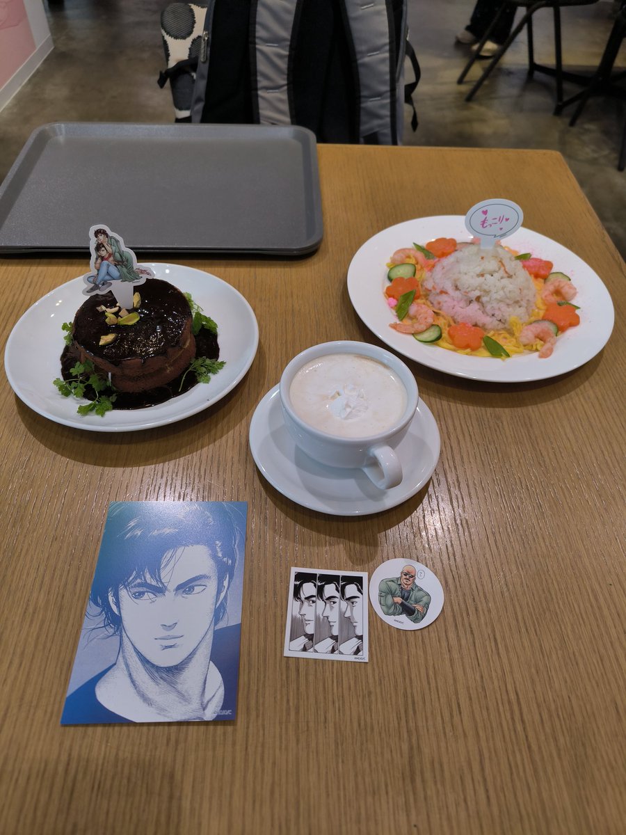 コラボメニューは
もっこりちらし寿司バースデーver.
バースデーケーキ-ドバイチョコ風-2026ver.
喫茶キャッツアイ特製ウインナーコーヒー
を頼みました〜😆
ちらし寿司美味しかった✨️
そしてケーキは水分もってかれたぁ💦
