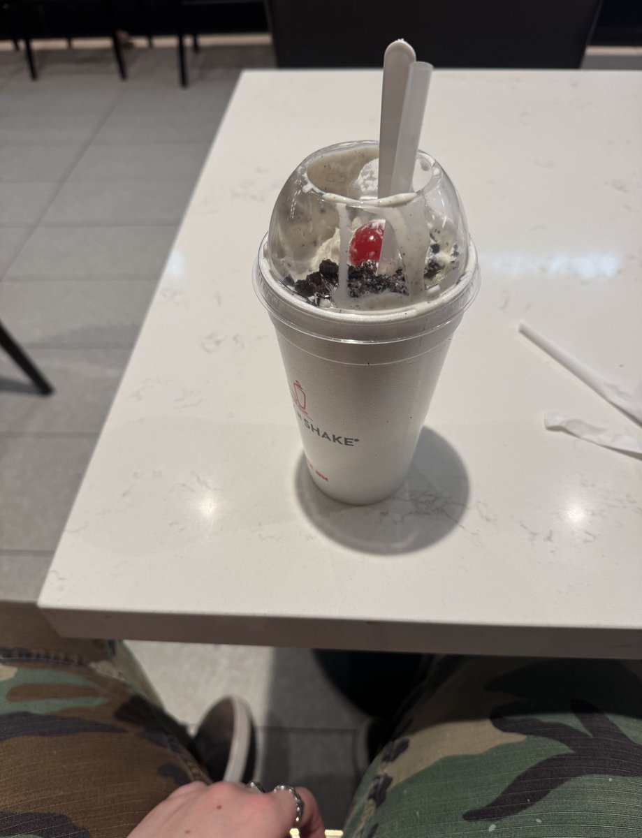 𖣠 bandit tweet media