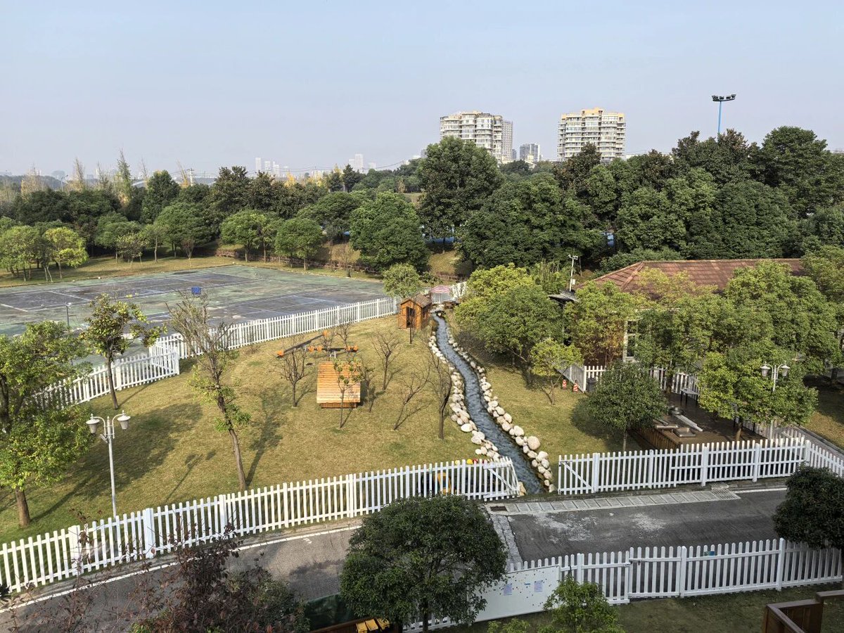 Léman International School Chengdu tweet media