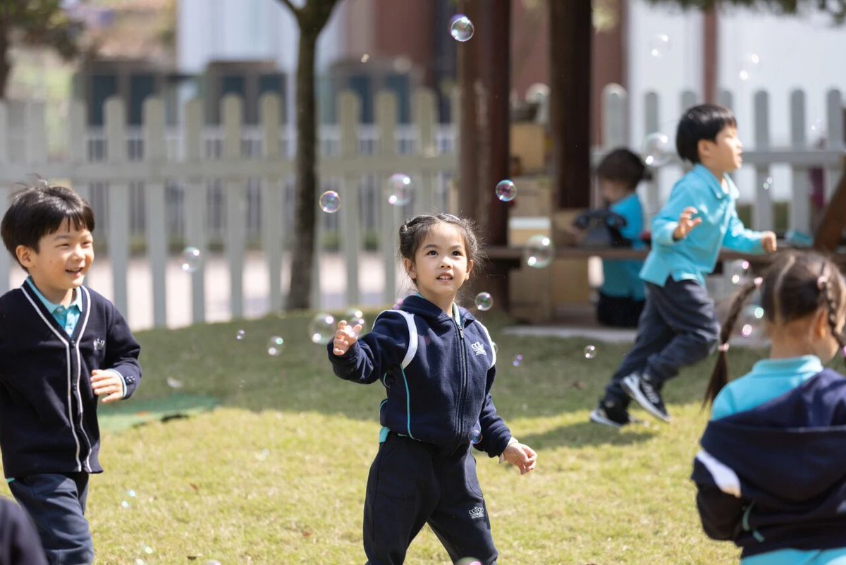 Léman International School Chengdu tweet media