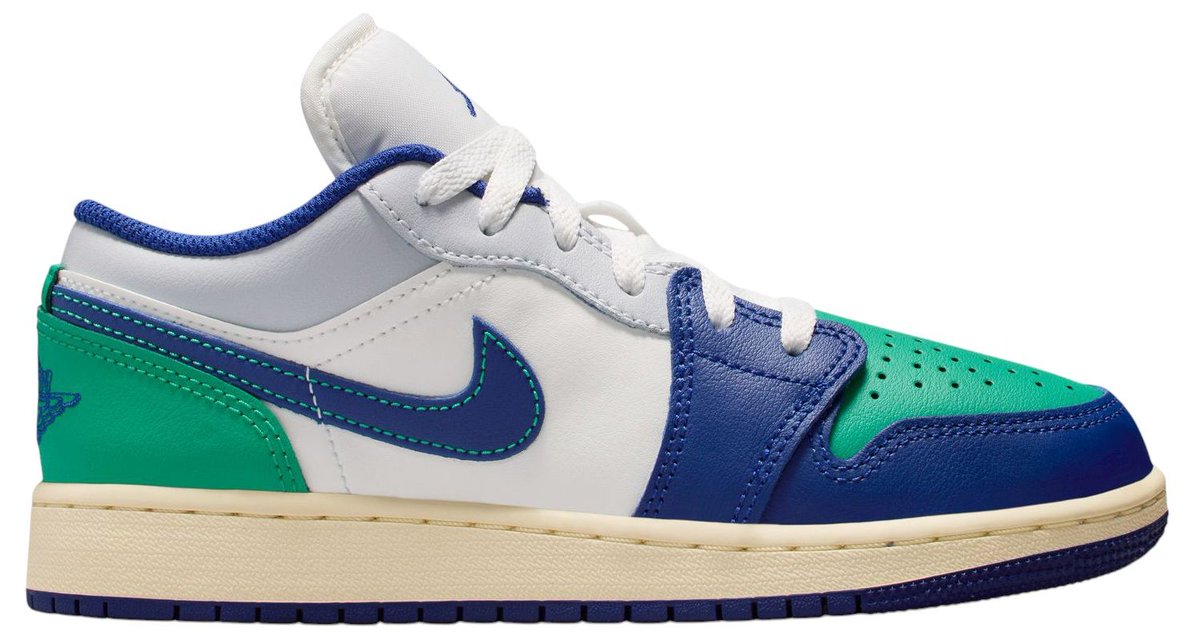 A Sneaker Life® tweet media