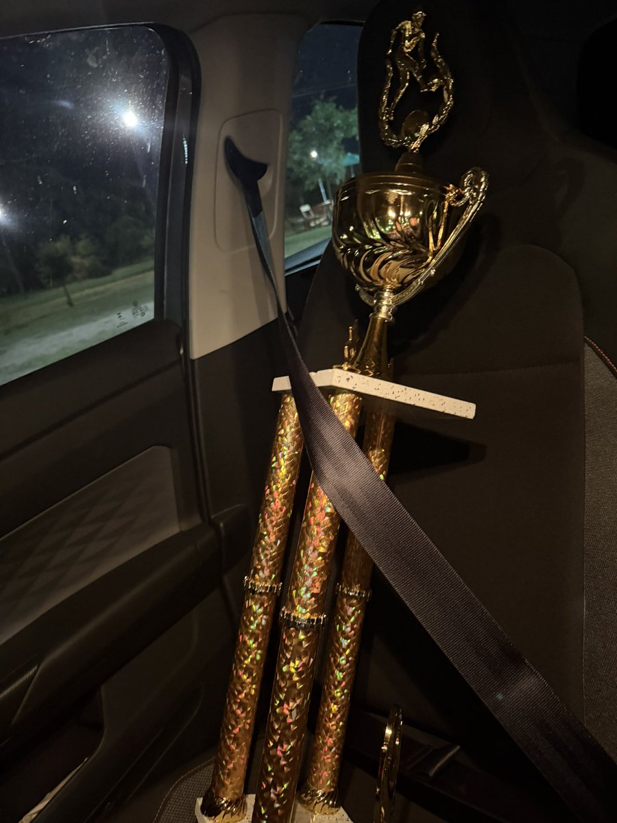 Santi Grizas 1️⃣9️⃣ tweet media