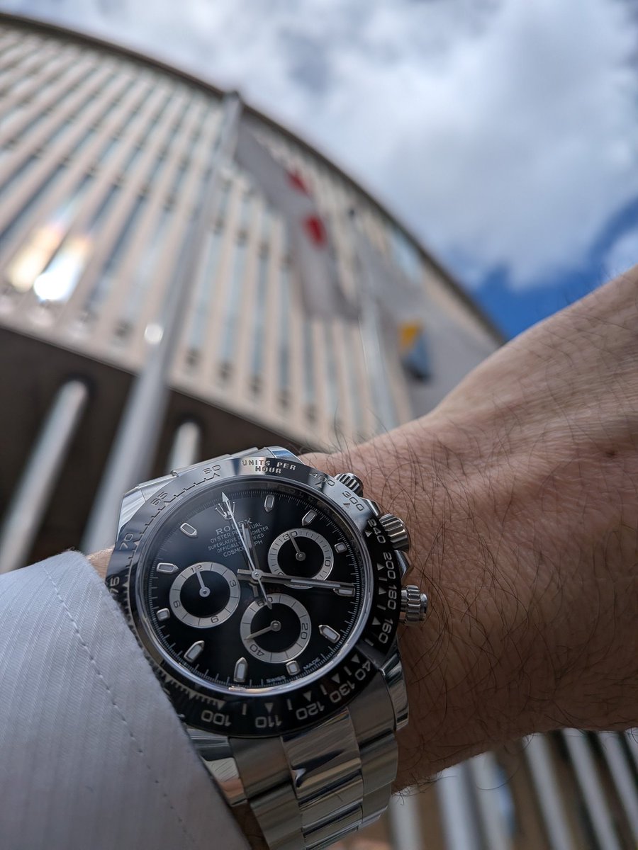 腕時計からアイデンティティが見える tweet media