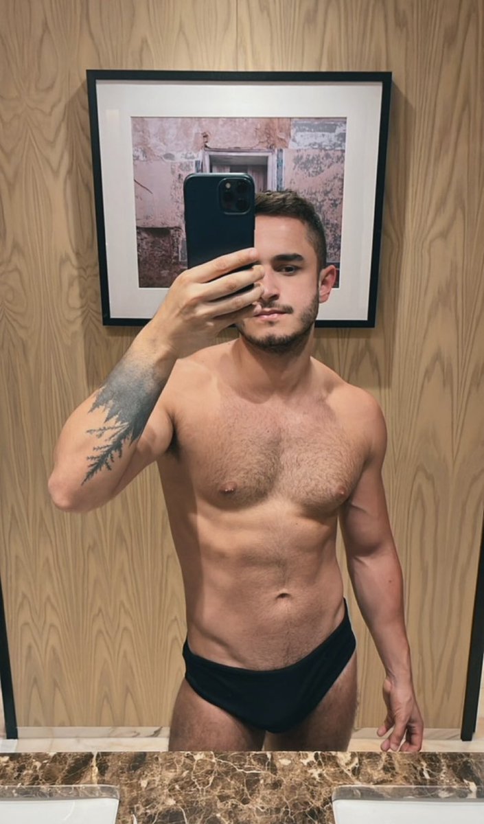 Hotguy_02's tweet photo. @herrindivaa Would you bow to worship a true master? https://t.co/fKbtFf7IBG