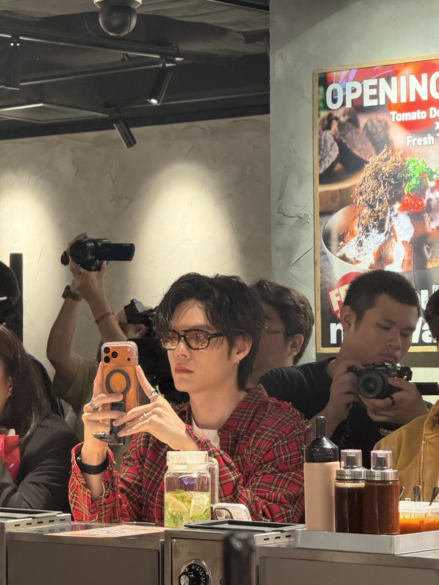 Nodtified tweet media