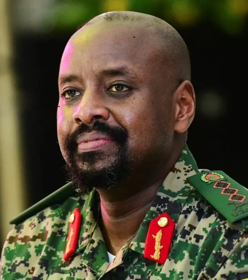 BRICSinfoar's tweet photo. 🇺🇬🇮🇱 يقول قائد الجيش الأوغندي: "أي حديث عن تدمير إسرائيل أو هزيمتها سيوردنا إلى الحرب. إلى جانب إسرائيل".

"إذا تجرأت طهران على مهاجمتنا بالصواريخ، فسنرد بصواريخنا الخاصة". https://t.co/AqvXxcq60k