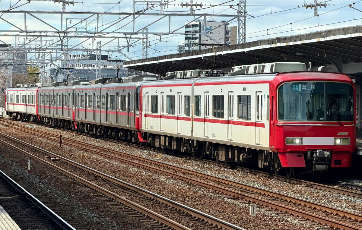 SqjRgOJN31Sst7K's tweet photo. 堀田
13時22分発 急行豊橋行き 3105f+3165f+3162f+3114f https://t.co/RqLHyCKEBQ