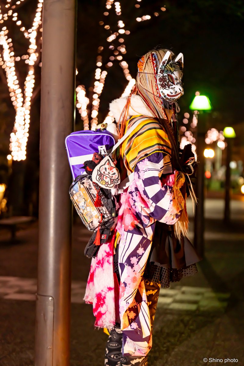 県外の都市部の繁華街で夜間撮影が数件御依頼入りました〜😺

地元でも夜間撮影したいなと思ってます🦊

妖怪も人外も夜がメインのはずなのに夜間で撮影する方々は少なめ

昼間の人間たちのイベントで会う感じと
撮影中の夜の人間たちの感じは面白いほど反応やお声かけは違っていて
面白い