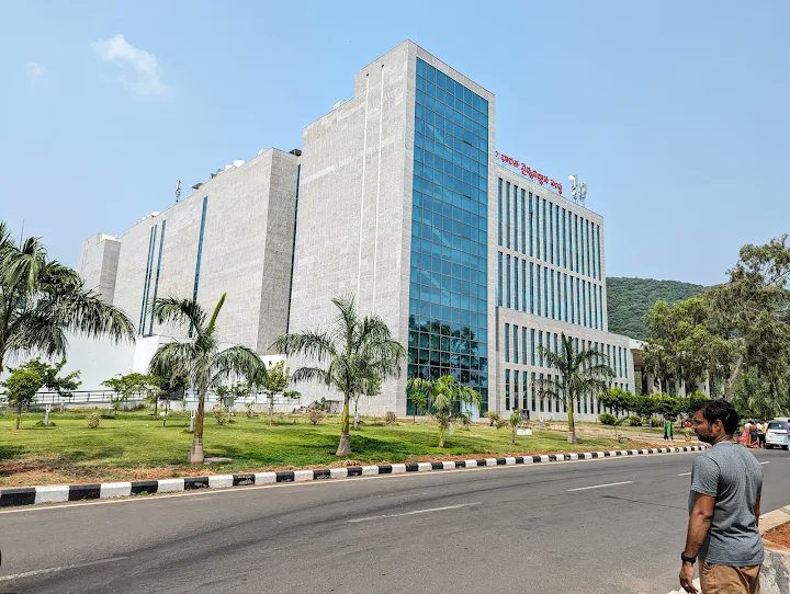 బెజవాడ బుల్లోడు🕵️ tweet media