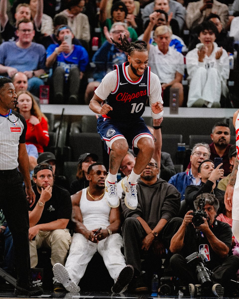 Darius Garland feat. @AshtonHallofc 🤣