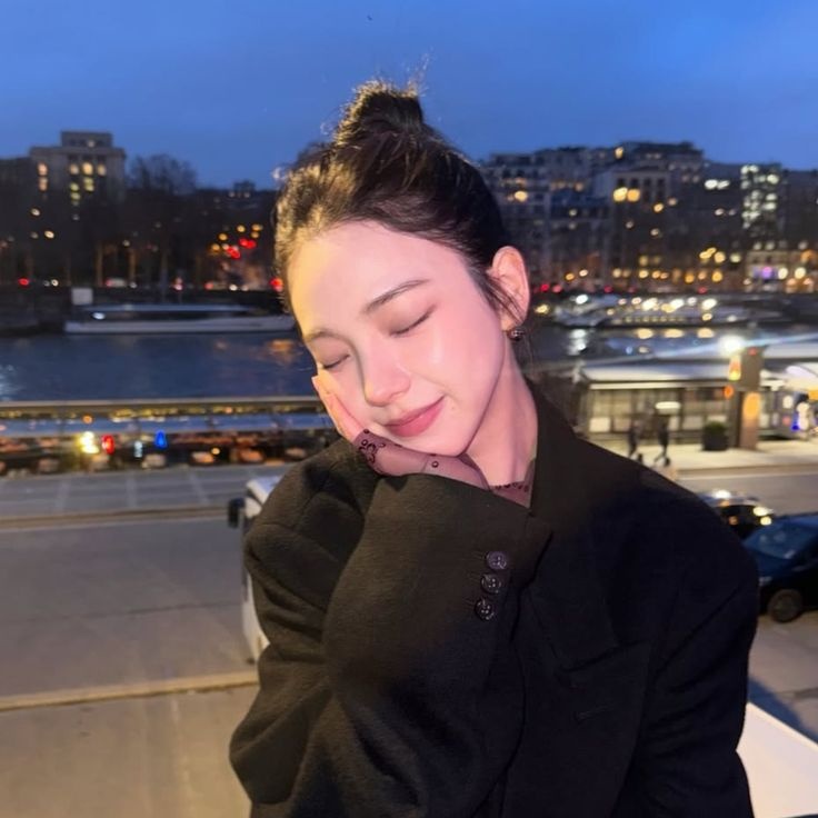 Arshana C. Azura tweet media