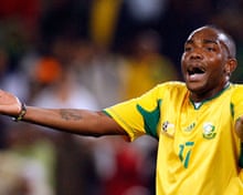 Benni McCarthy has been robbed at gunpoint at a barber shop in Johannesburg after coming back from the OR Tambo airport. The former SA striker, who played in England for Blackburn Rovers and West Ham United, was targeted in the barber shop, where armed men stole jewellery from