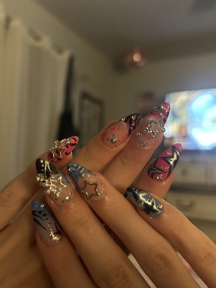 hoshismyspace's tweet image. how does pinterest see you?

✩ kpop idol
✩ tattoo
✩ nails
✩ outfit

#hell #yeah