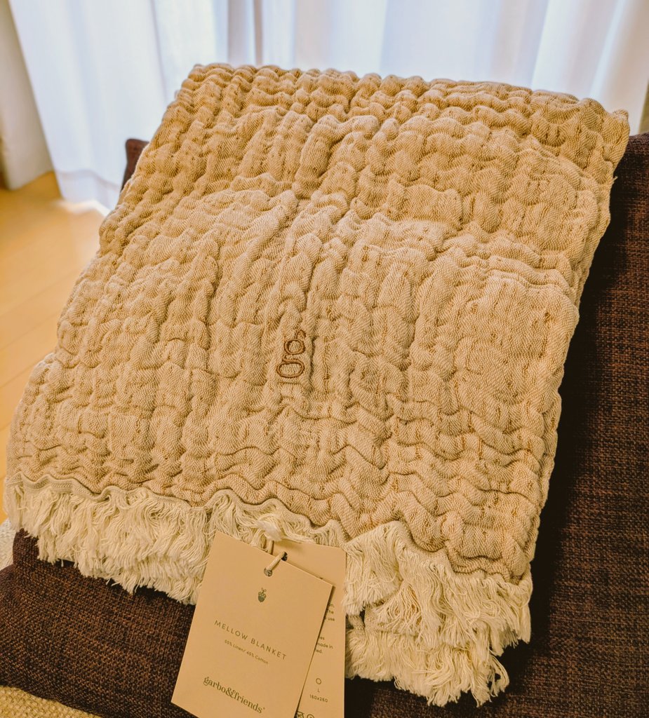 『Hope it keeps you warm and comfortable. It's a hug from me❣️』
むかーし、東京のプリスクールで働いていた時の友人からブランケットのプレゼントが✨🥹
フィリピン出身の彼女、カナダ在住期間が長かったけど、会いに行けなかった…今はシンガポール、会いたいなぁ…
🫂💞温かいハグ！ありがとう