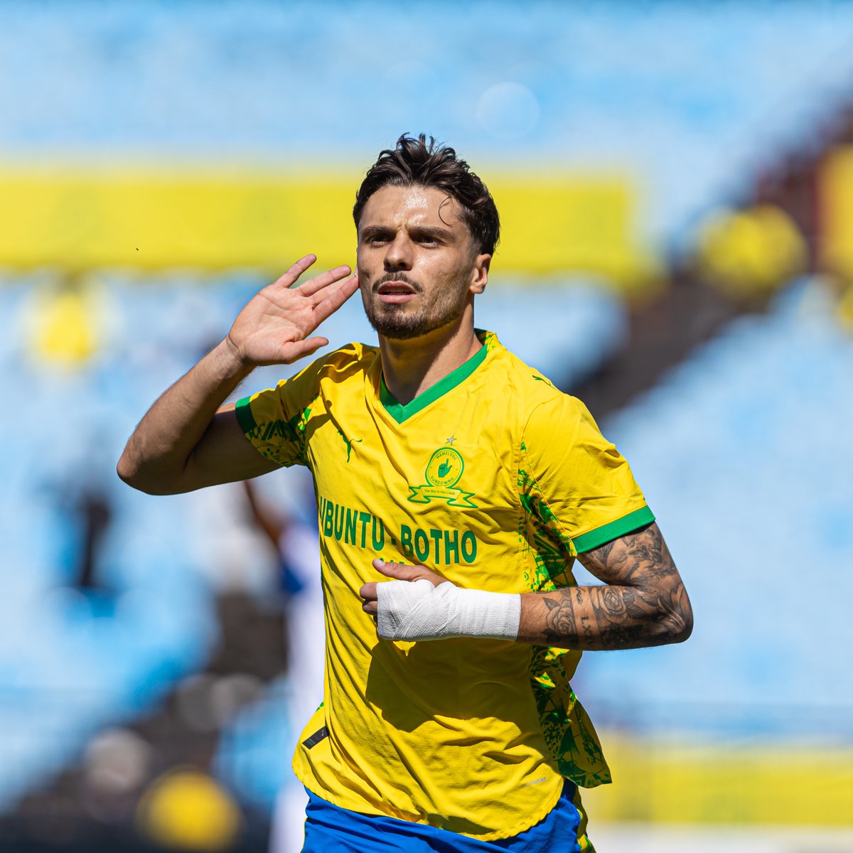 Masandawana's tweet photo. Taking it back this Thursday to some iconic celebrations 🔥

Comment your favourite below👇

#Sundowns #AreyengMasandawana https://t.co/gFIgwHuDvg