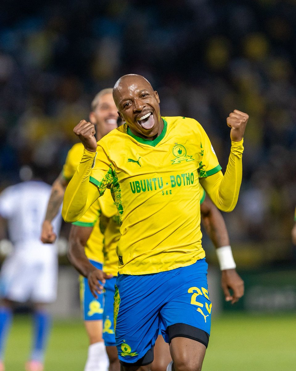 Masandawana's tweet photo. Taking it back this Thursday to some iconic celebrations 🔥

Comment your favourite below👇

#Sundowns #AreyengMasandawana https://t.co/gFIgwHuDvg