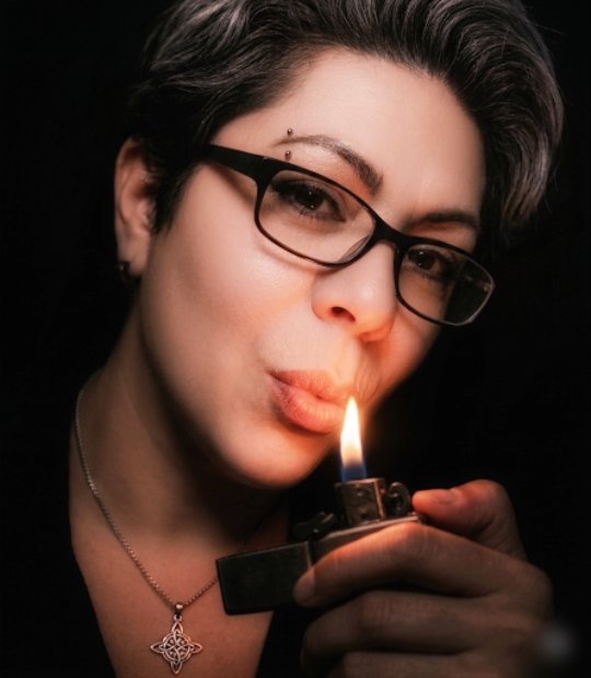 A nosotros nos gusta jugar con 🔥🔥🔥🔥 y 🪢🪢🪢
Y tú... quieres arder con nosotros?