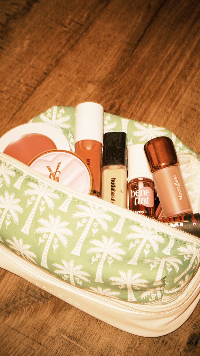 Muniraᰔ tweet media