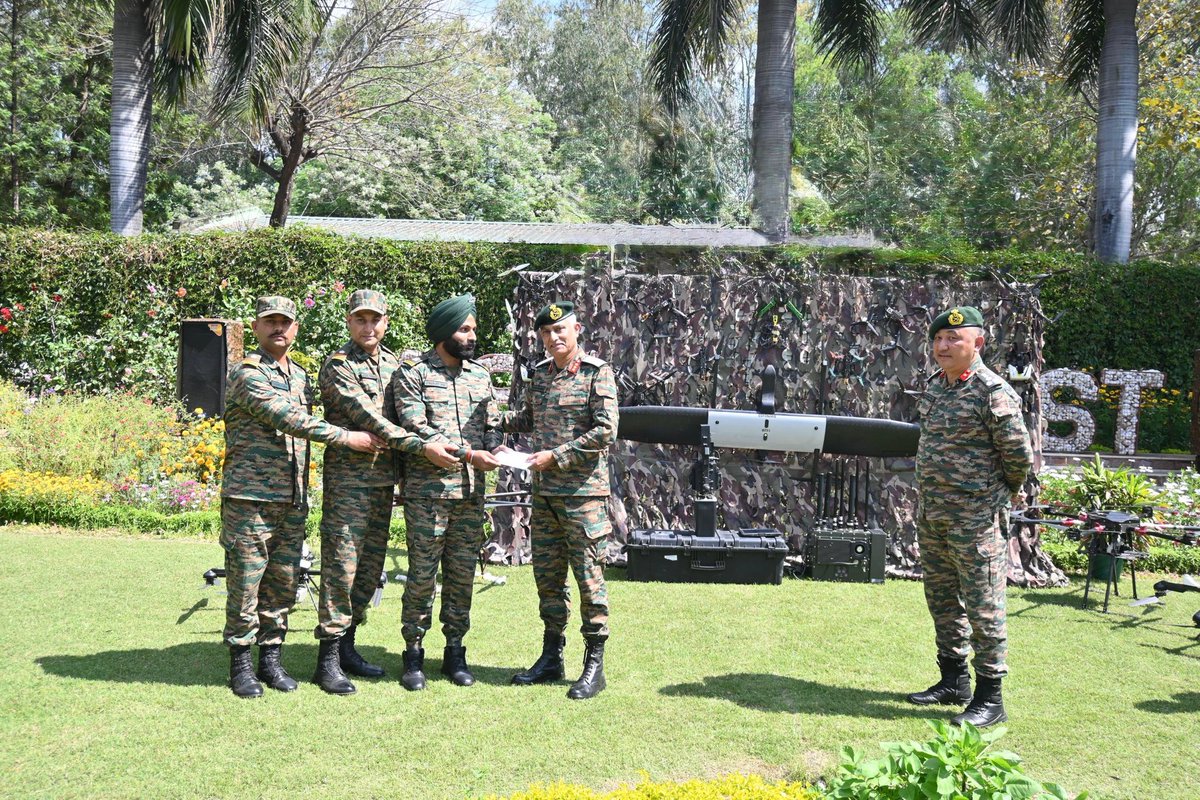 statevision10's tweet image. #IndianArmy 

GOC @RisingStarCorps reviewed the operational preparedness of Ashni Platoons in #Samba - commending their battle-readiness, high morale &amp;amp; commitment to mission success.

@adgpi 
@WesternComd_IA
@diprjk