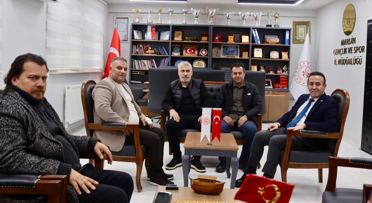 Amatör Spor Kulüpleri Federayonu Şırnak il temsilcisi Sn. Murat Umaç, Futbol Şırnak il temsilcisi Sn. Faysal Kadırhan, UYFA Şırnak il temsilcisi ve  Kadın futbol başkanı Sn. Emin Yürek, oyuncu ve yapımcı Sn. Talat Akıl’a nazik ziyaretlerinden dolayı teşekkür ederim.