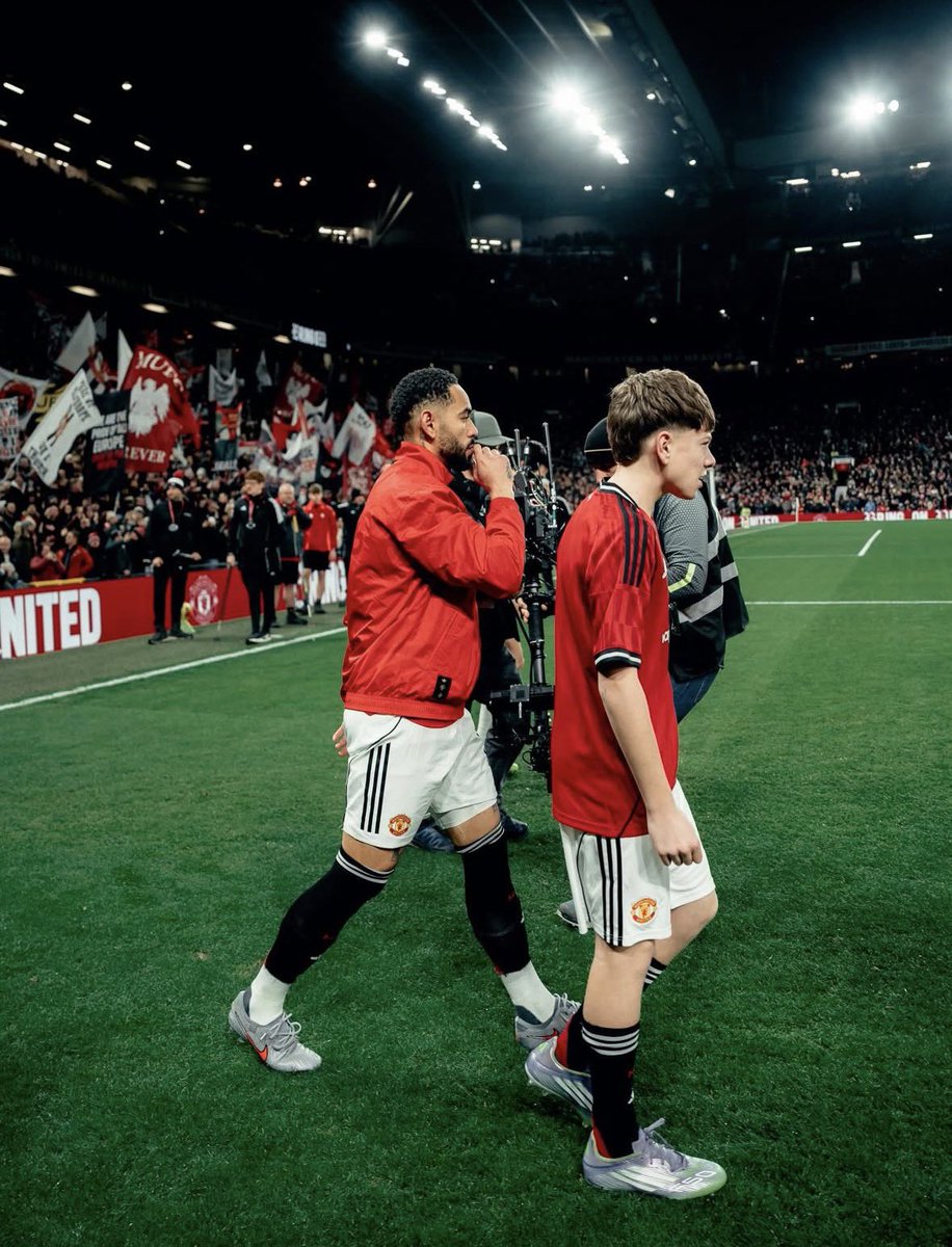 𝐅𝐚𝐧 𝟏𝟎 tweet media