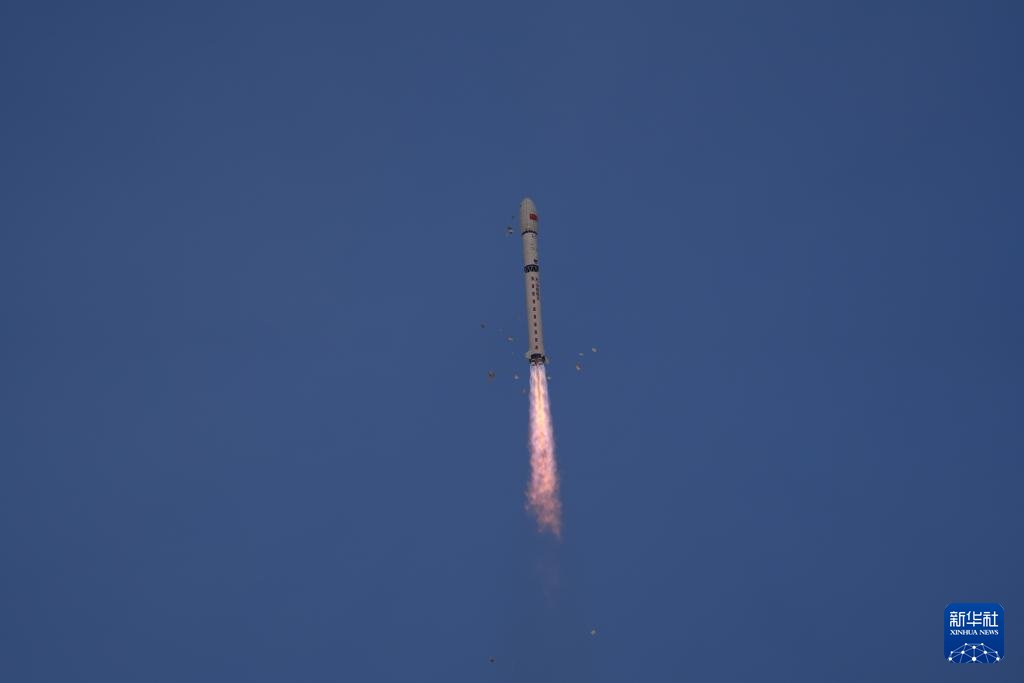PDChinese's tweet photo. 【中國成功發射四維高景二號05、06星】3月26日6時51分，中國在太原衛星發射中心使用長征二號丁運載火箭，成功將四維高景二號05、06星發射升空，衛星順利進入預定軌道，發射任務取得圓滿成功。這次任務是長征系列運載火箭的第634次飛行。 https://t.co/KldfdgnMPU