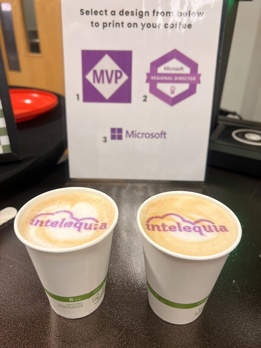 davidjrh's tweet image. Disfrutando del #MVPSummit y en buena compañía #Fabric @intelequia