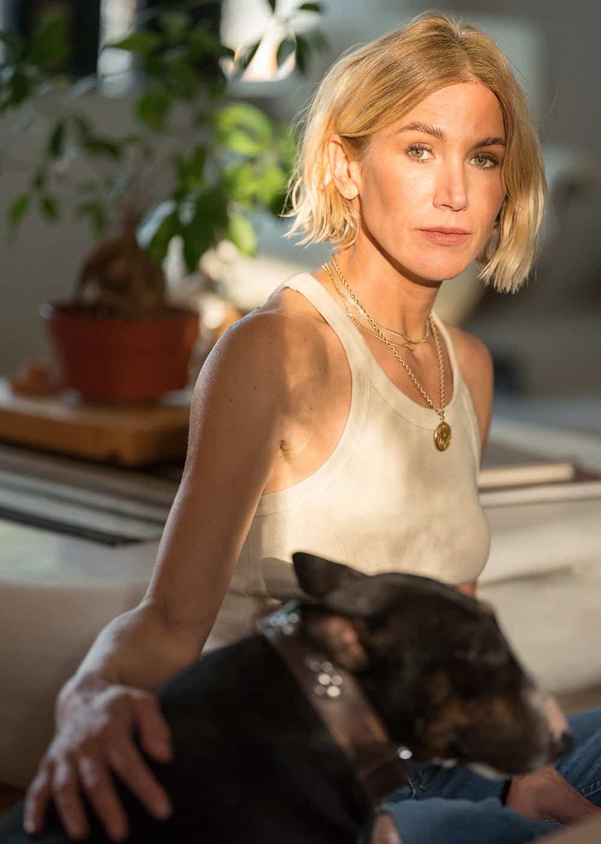 Carlos Reyes. (@stvbledcop) on Twitter photo 