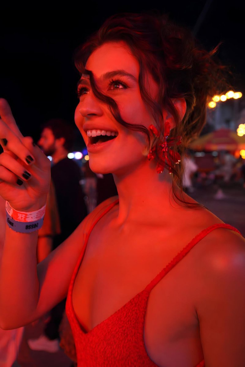 samantha tweet media