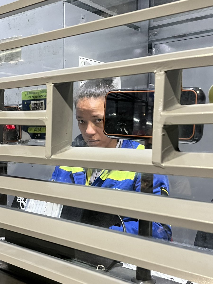 La de ojitos dormilones. tweet media