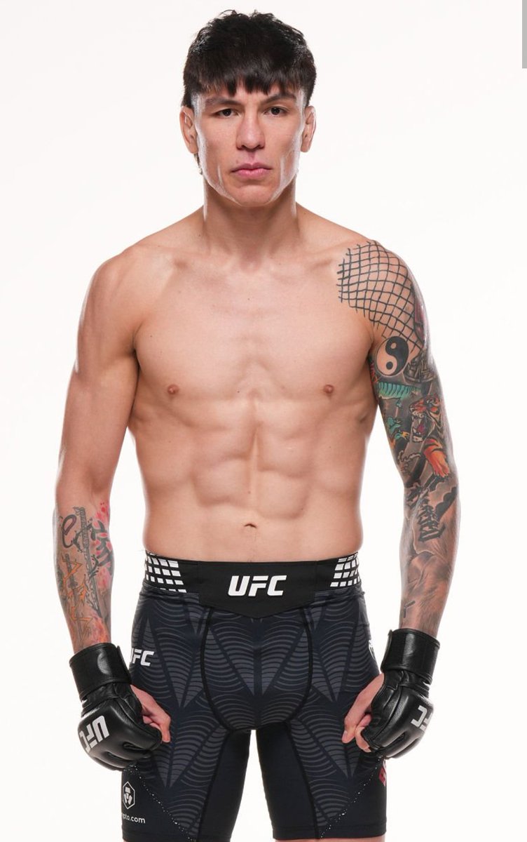 ClubDeLasMMA's tweet photo. Luce impecable @jaulabahamondes 🇨🇱 de cara a su pelea del sábado! 

Si no cambia el orden, Ignacio estará subiendo al octágono 20.30hs de Chile 👊 #UFCSeattle https://t.co/TMKD9bXjEx