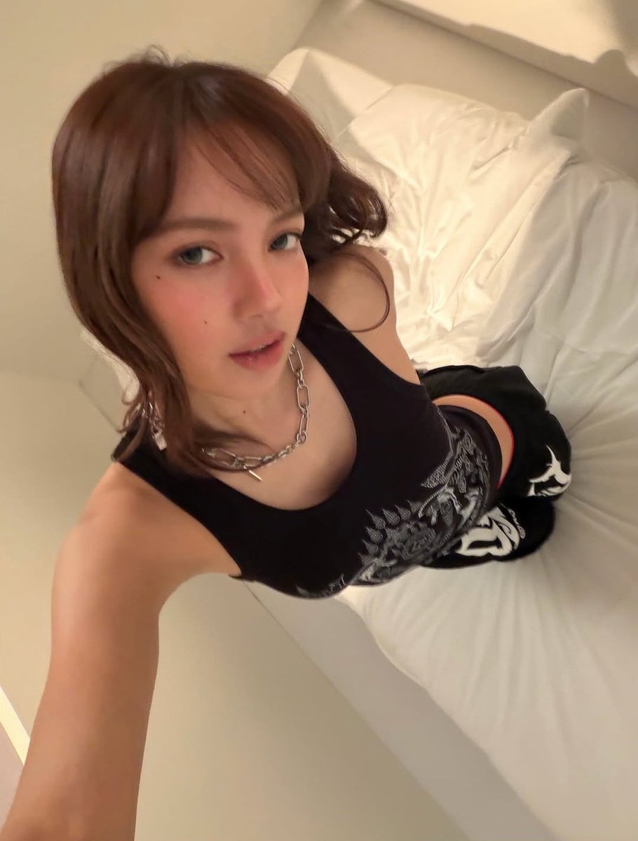 LalisaTay_1327 tweet picture
