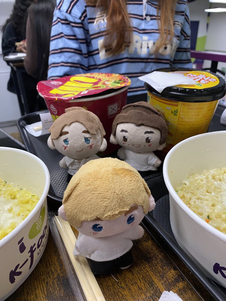 Nuria | ɒiɿυИ tweet media